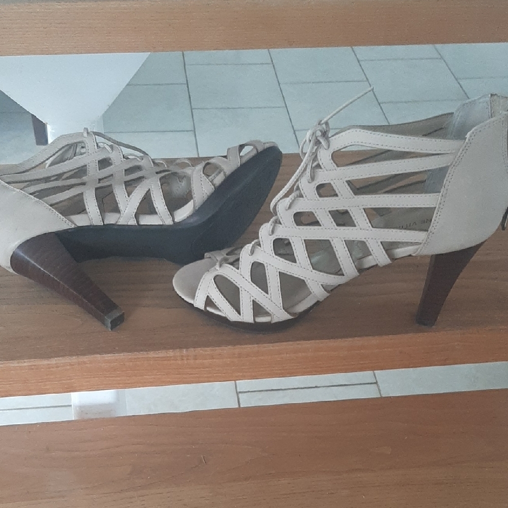 NWOT Adrienne Vittadini LEATHER Cream Strappy Heels - Picture 4 of 5
